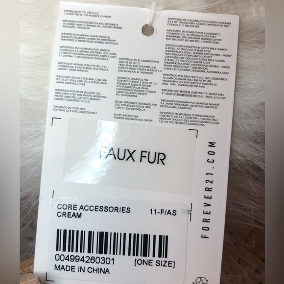 Forever 21 Cable Knit Pom Pom Beanie Hat - Picture 8 of 9